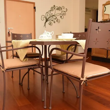 Apartment Vuemme 97 *